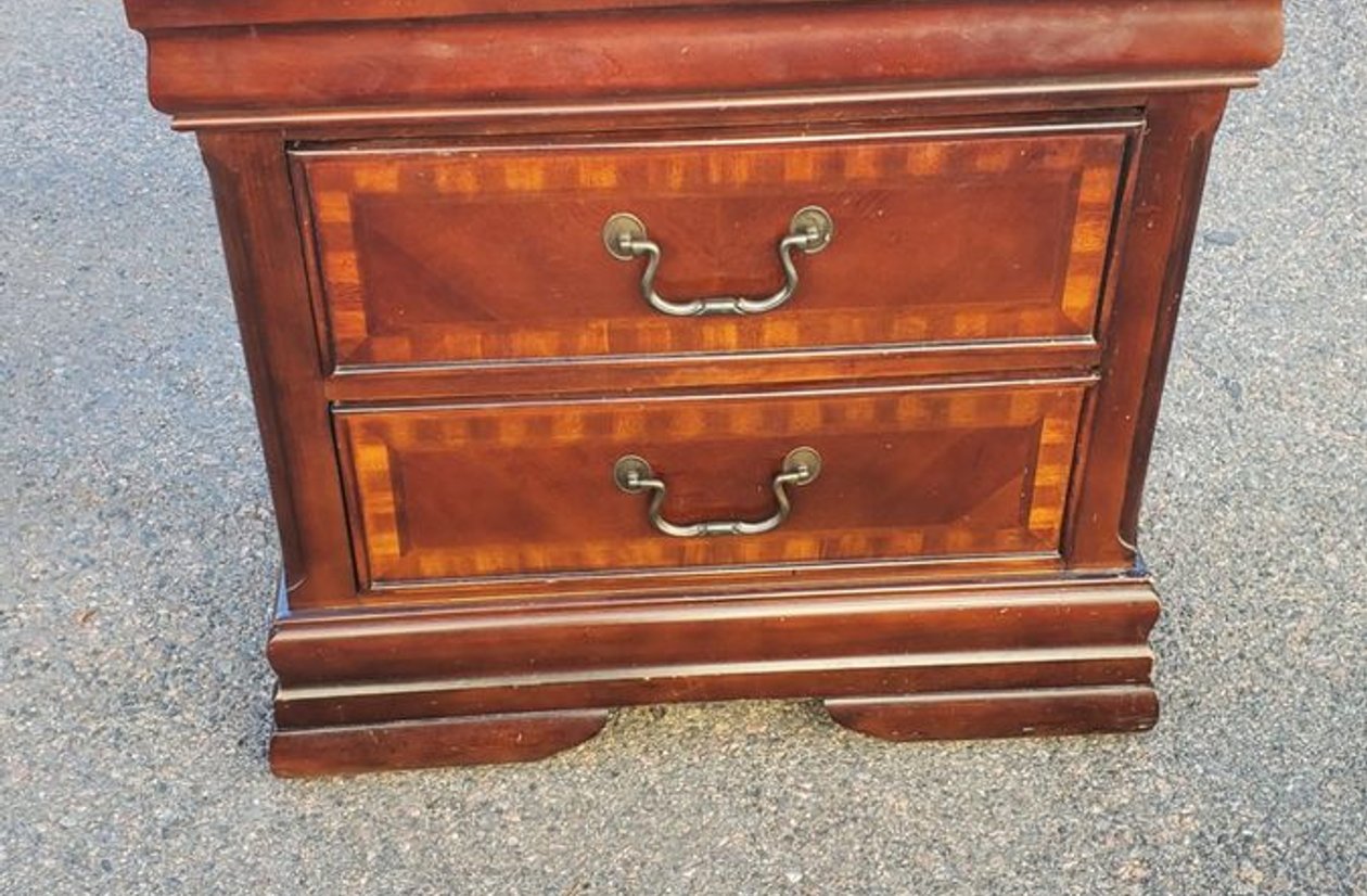 Bassett cherry wood 2-drawer nightstand with decorative wood inlay and brass hardware